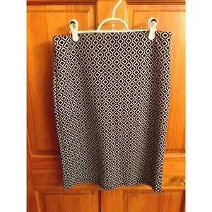 🌸3/$15🌸 Black and White Printed Pencil Skirt